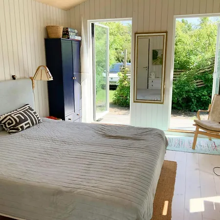 Renovated With Sea View On Agerso Feriehus