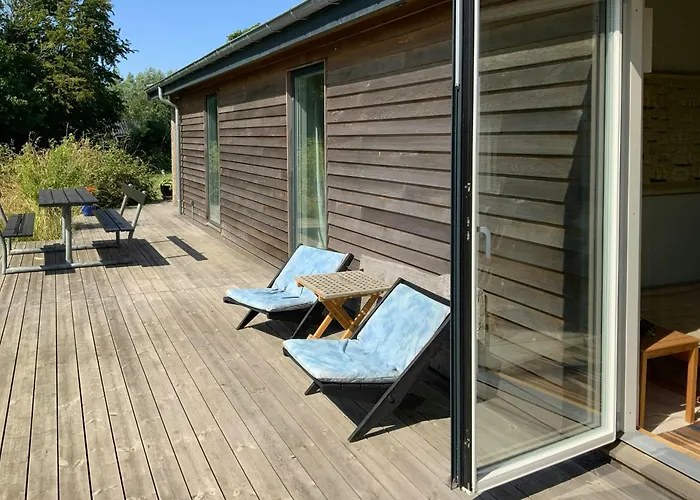 Renovated With Sea View On Agerso Feriehus *